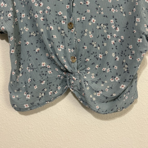SO Blue Floral Button-Front Blouse - Picture 4 of 7